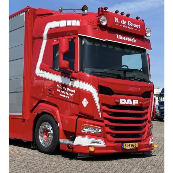 Fox parts aluminium zonneklep DAF XF/XG
30 cm verlaagd met 2 lamp gaten nieuwe type - Afbeelding 3